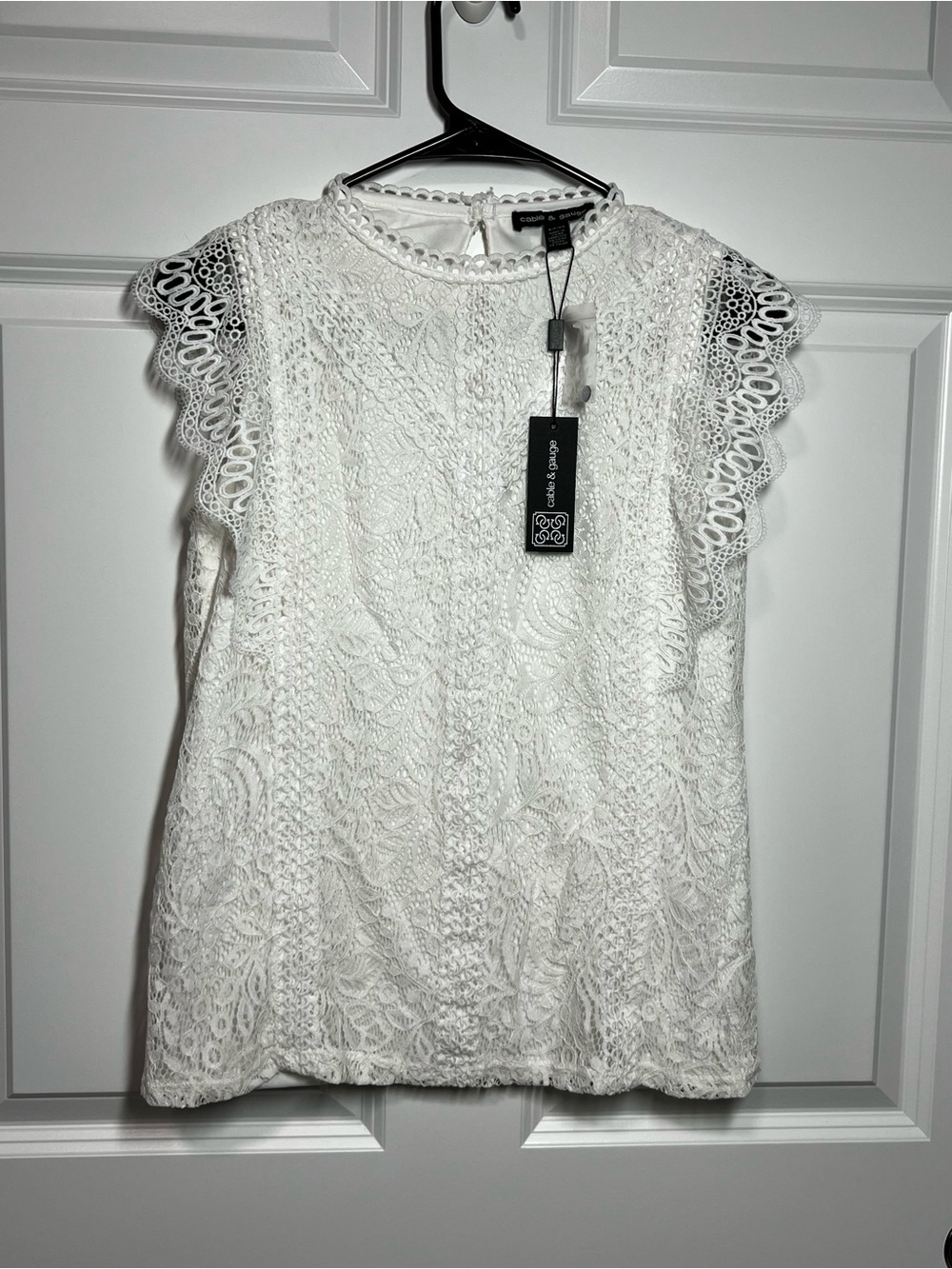 Cage & Gable Lace Flutter Sleeve Blouse Button Keyhole Back White Size Small NWT